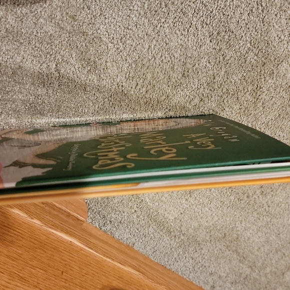 A Very Marley Christmas, John Grogan Marley & Me Children's Books - NEW - Picture 2 of 5